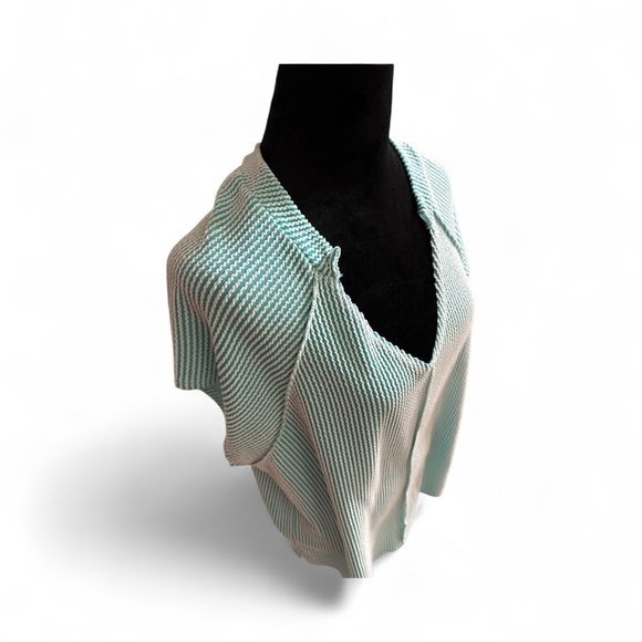 Mint Green Knit V-Neck Top - Picture 2 of 2